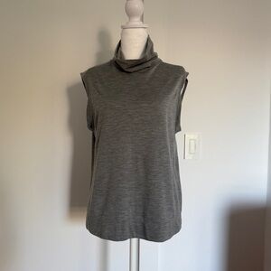 The Row gray cashmere blend top in medium